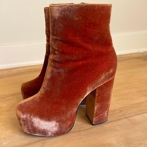 Super fun velvet retro platform boots 8,5 US